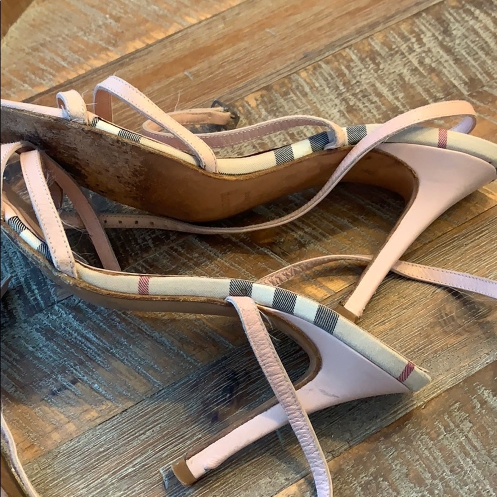 Pink Burberry strappy not to high heels - Picture 3 of 4